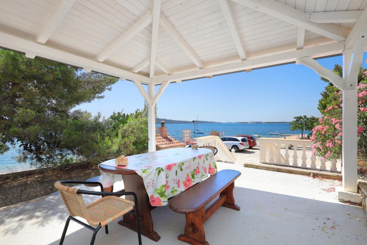 Family Friendly Seaside Apartments Brodarica, Sibenik - 15270 المظهر الخارجي الصورة