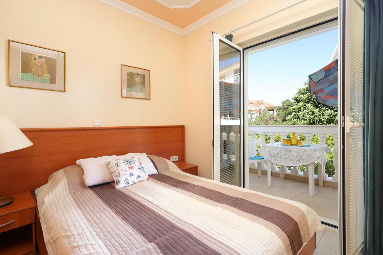 Family Friendly Seaside Apartments Brodarica, Sibenik - 15270 المظهر الخارجي الصورة