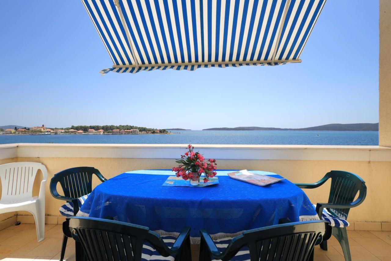 Family Friendly Seaside Apartments Brodarica, Sibenik - 15270 المظهر الخارجي الصورة