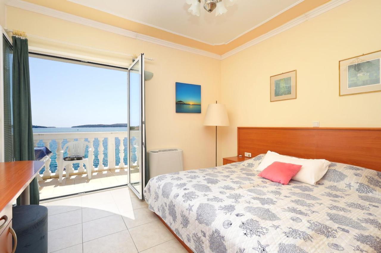 Family Friendly Seaside Apartments Brodarica, Sibenik - 15270 المظهر الخارجي الصورة