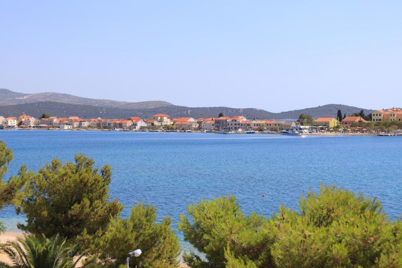 Family Friendly Seaside Apartments Brodarica, Sibenik - 15270 المظهر الخارجي الصورة
