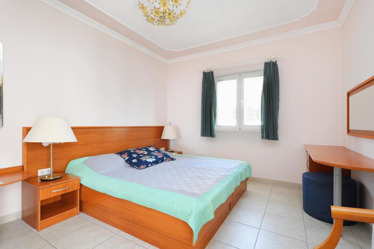 Family Friendly Seaside Apartments Brodarica, Sibenik - 15270 المظهر الخارجي الصورة