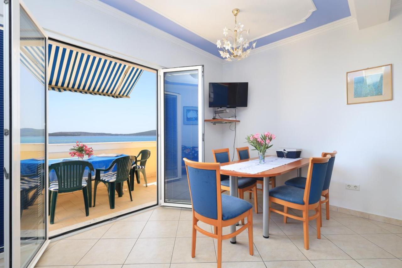 Family Friendly Seaside Apartments Brodarica, Sibenik - 15270 المظهر الخارجي الصورة