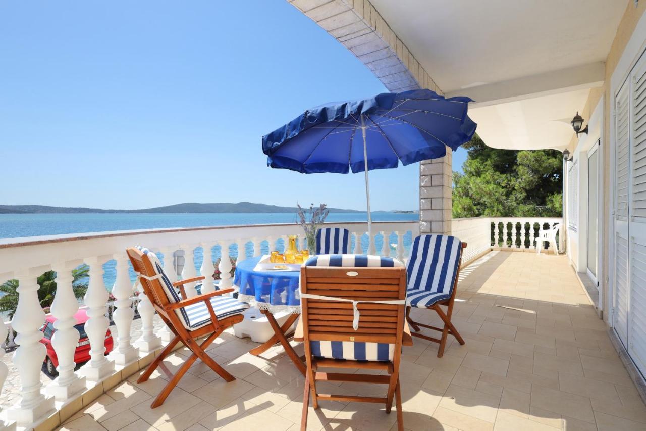 Family Friendly Seaside Apartments Brodarica, Sibenik - 15270 المظهر الخارجي الصورة