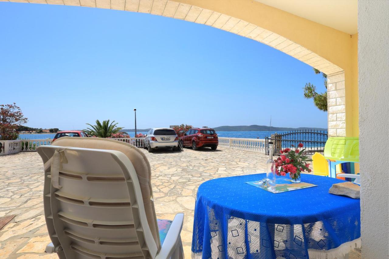 Family Friendly Seaside Apartments Brodarica, Sibenik - 15270 المظهر الخارجي الصورة