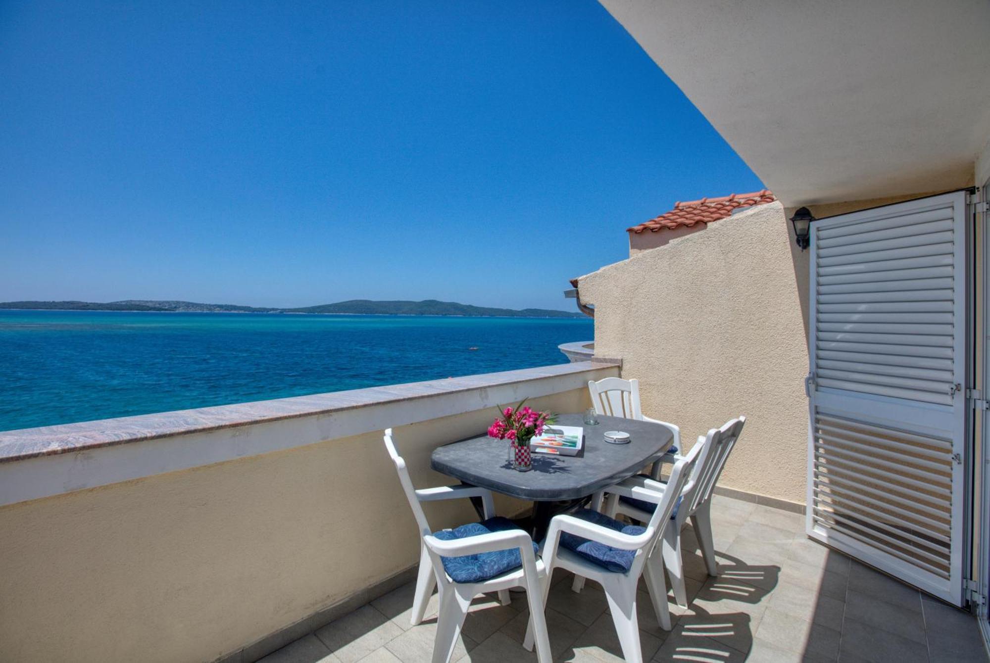 Family Friendly Seaside Apartments Brodarica, Sibenik - 15270 المظهر الخارجي الصورة