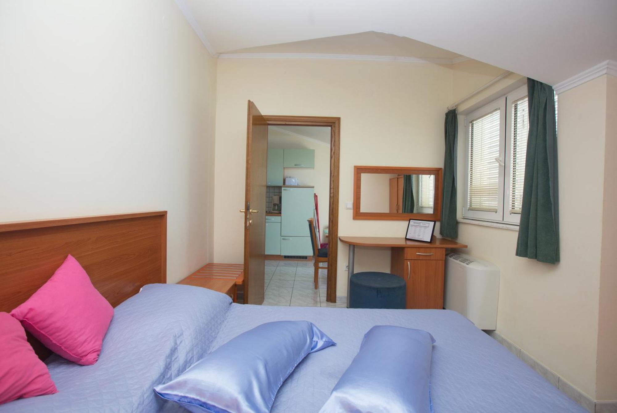 Family Friendly Seaside Apartments Brodarica, Sibenik - 15270 الغرفة الصورة