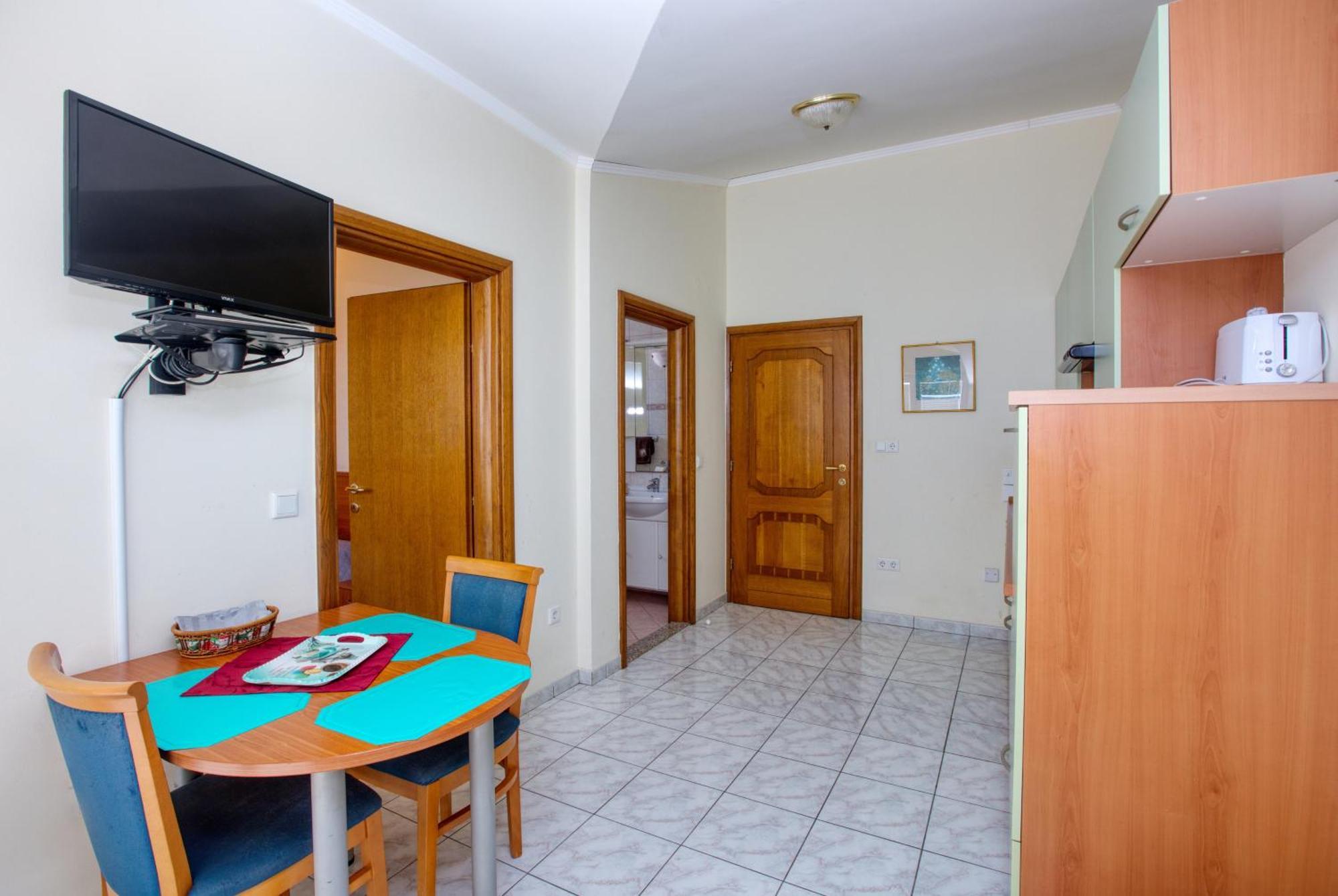 Family Friendly Seaside Apartments Brodarica, Sibenik - 15270 الغرفة الصورة