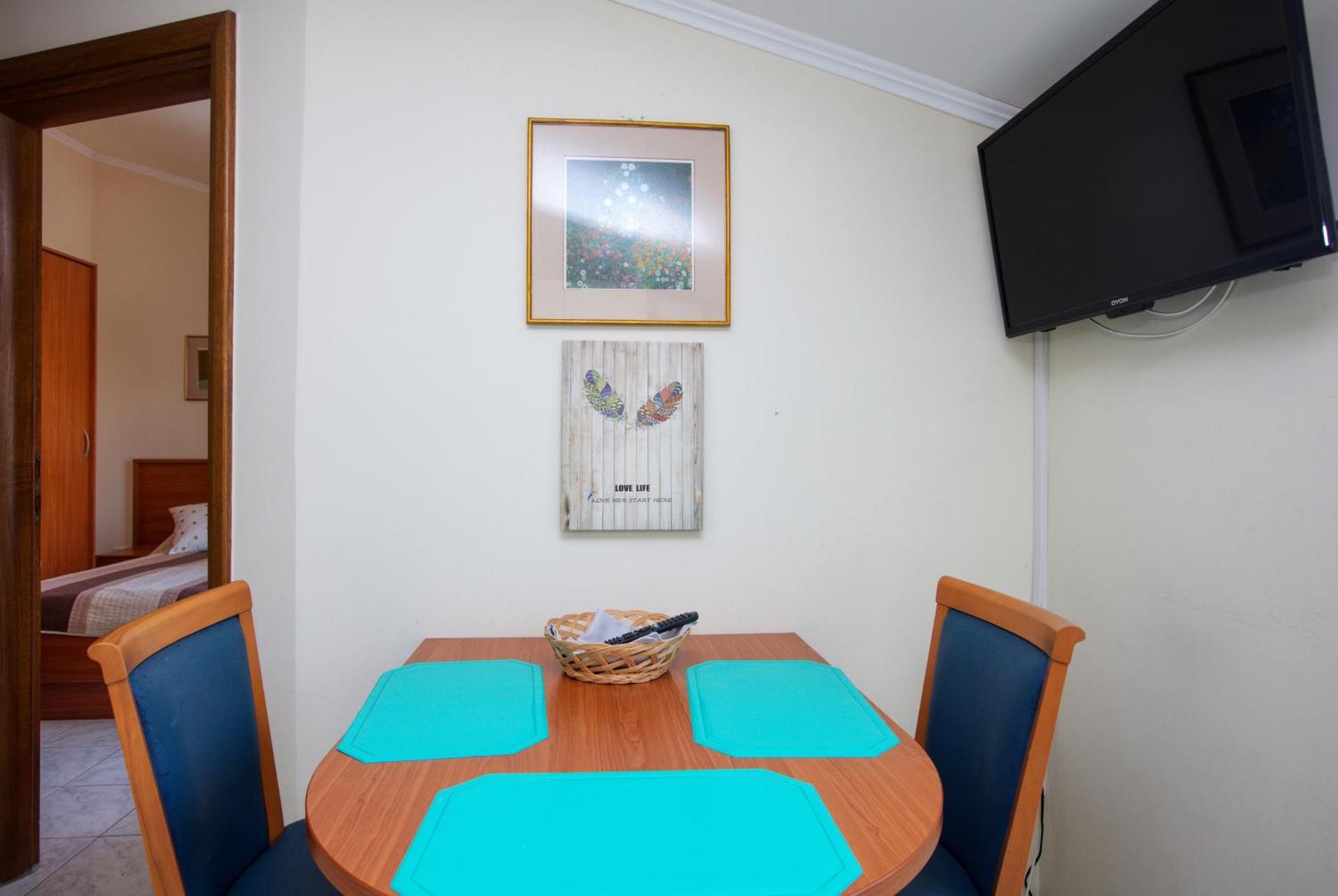 Family Friendly Seaside Apartments Brodarica, Sibenik - 15270 الغرفة الصورة