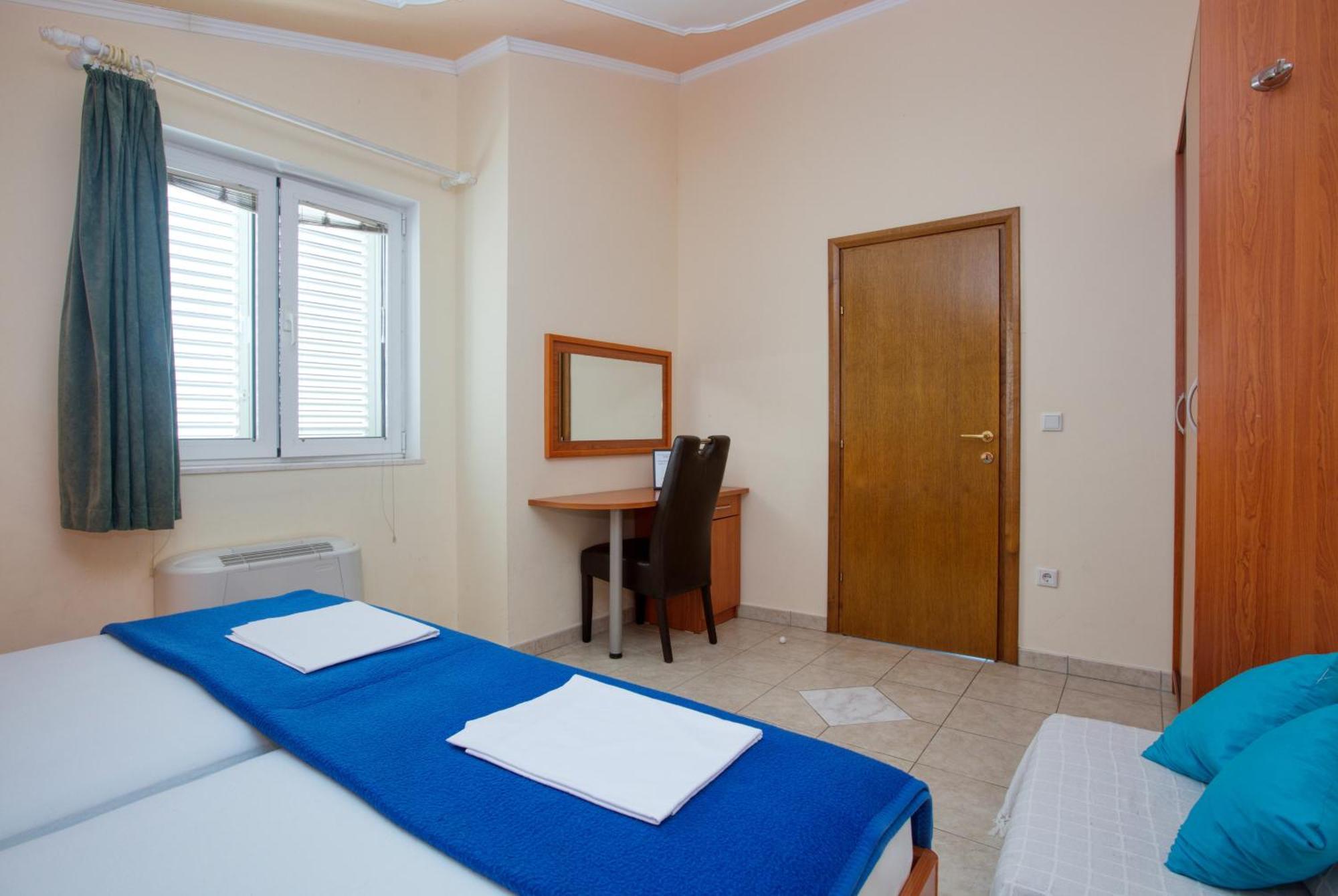 Family Friendly Seaside Apartments Brodarica, Sibenik - 15270 الغرفة الصورة