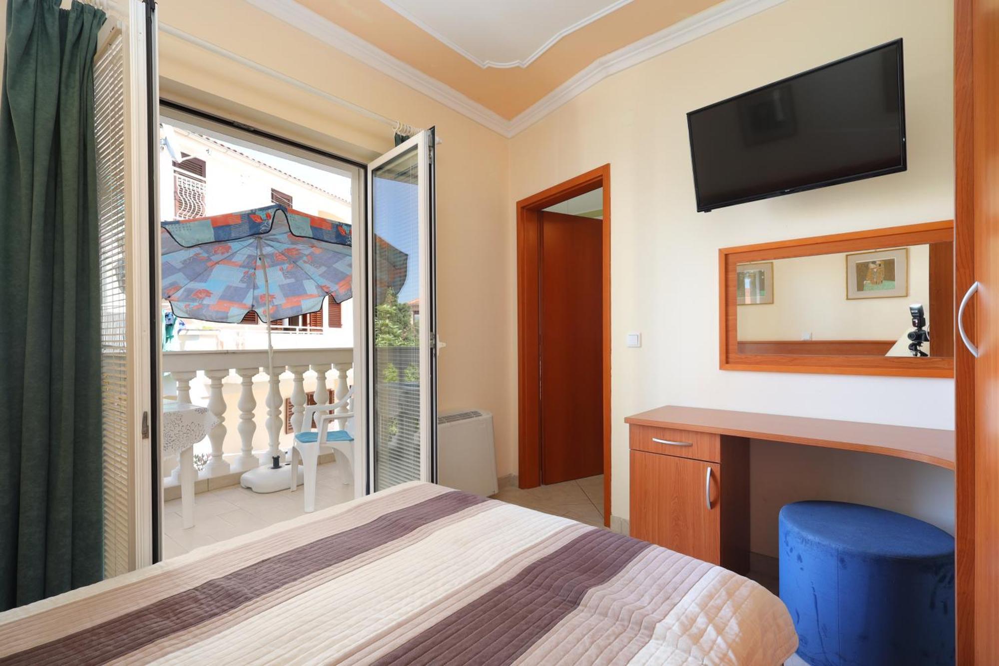 Family Friendly Seaside Apartments Brodarica, Sibenik - 15270 الغرفة الصورة