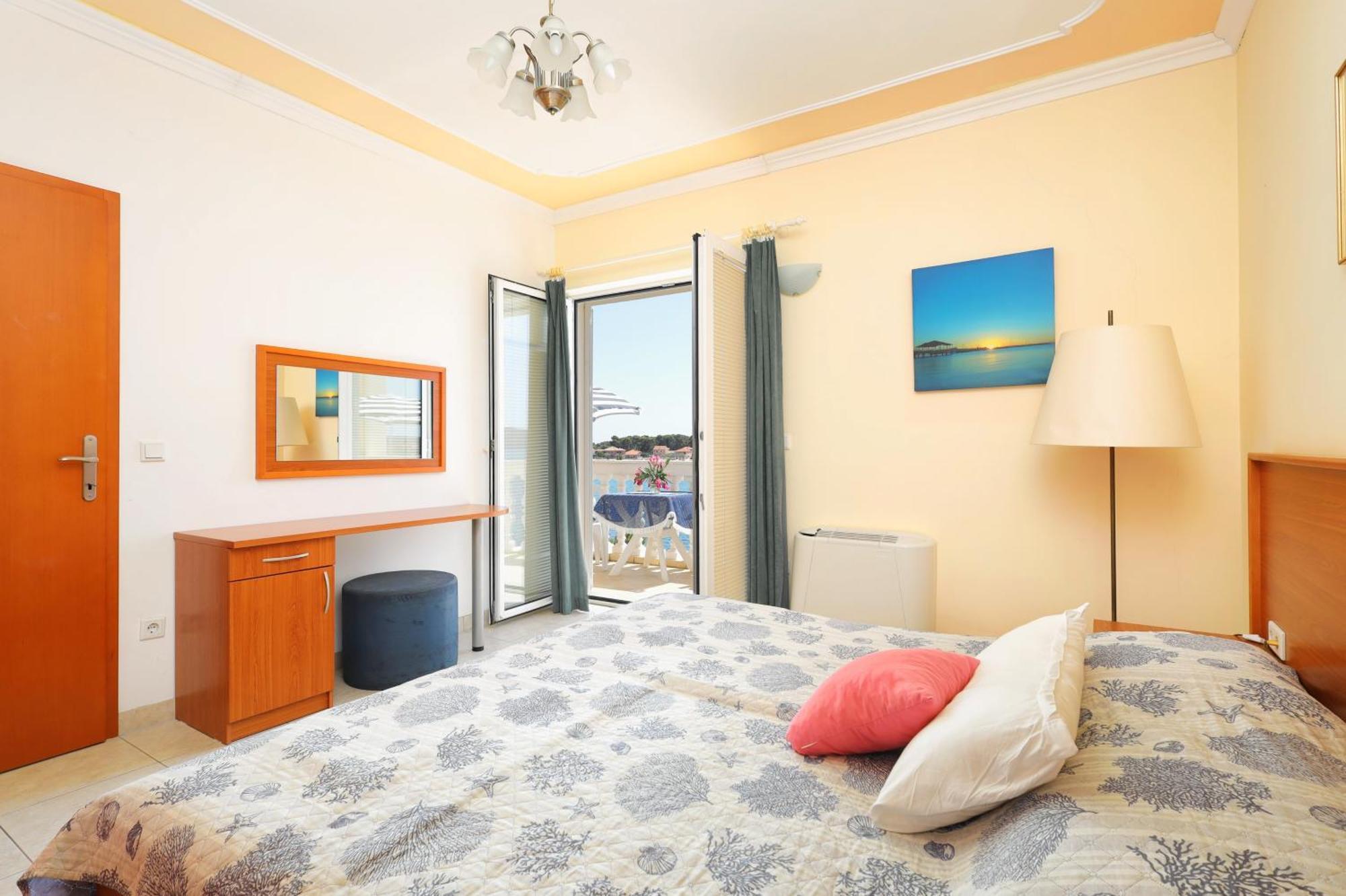 Family Friendly Seaside Apartments Brodarica, Sibenik - 15270 الغرفة الصورة